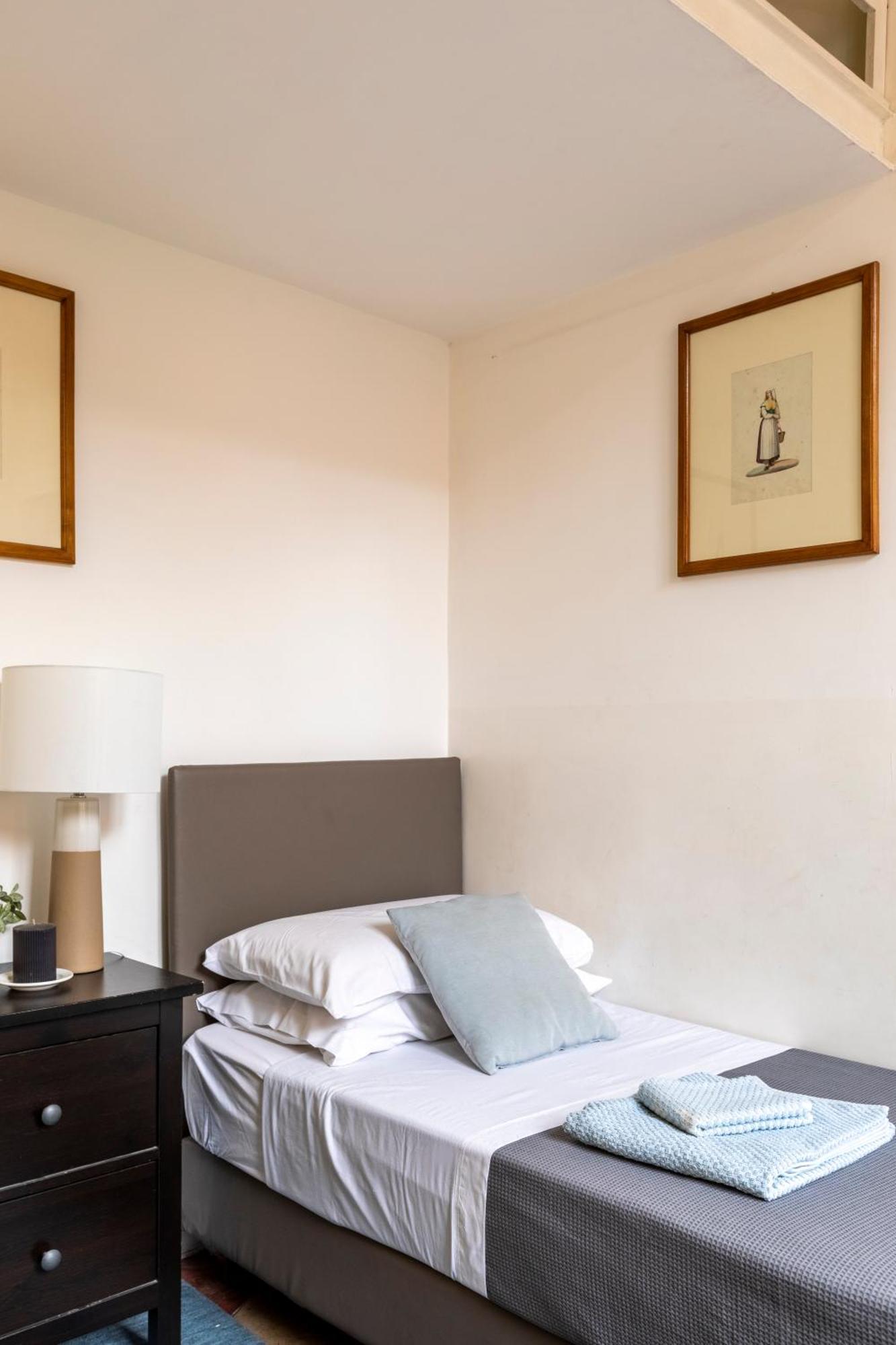 Colosseo Apartment- Heart Of Rione Monti โรม ภายนอก รูปภาพ