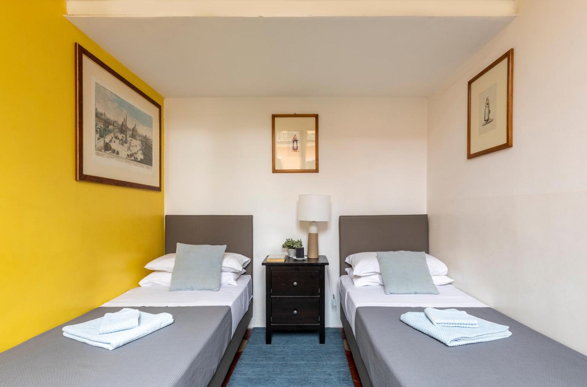Colosseo Apartment- Heart Of Rione Monti โรม ภายนอก รูปภาพ